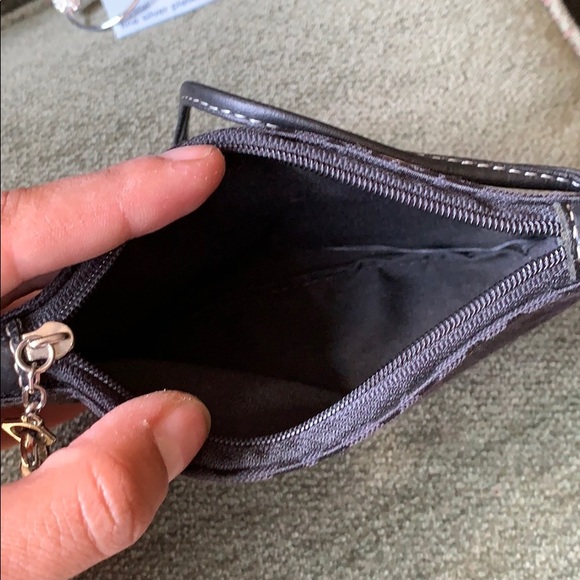 JUST LIKE NEW Coach wristlet black - Picture 4 of 5